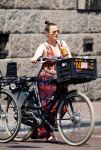 Amsterdam 1 juli 2015 
Trijntje Oosterhuis zwanger met fiets en een vriendin