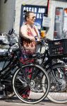 Amsterdam 1 juli 2015 
Trijntje Oosterhuis zwanger met fiets en een vriendin