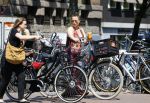Amsterdam 1 juli 2015 
Trijntje Oosterhuis zwanger met fiets en een vriendin