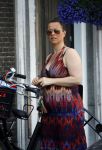 Amsterdam 1 juli 2015 
Trijntje Oosterhuis zwanger met fiets en een vriendin