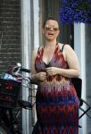 Amsterdam 1 juli 2015 
Trijntje Oosterhuis zwanger met fiets en een vriendin