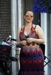 Amsterdam 1 juli 2015 
Trijntje Oosterhuis zwanger met fiets en een vriendin