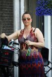 Amsterdam 1 juli 2015 
Trijntje Oosterhuis zwanger met fiets en een vriendin