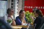 Amsterdam 25 juni 2015 
Ursul de Geer meet (een) vriendin op terras.
