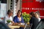 Amsterdam 25 juni 2015 
Ursul de Geer meet (een) vriendin op terras.