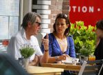 Amsterdam 25 juni 2015 
Ursul de Geer meet (een) vriendin op terras.