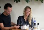 Amsterdam 10 augustus 2015  
Vivian Reijs met een kennis op terras.