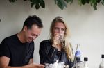 Amsterdam 10 augustus 2015  
Vivian Reijs met een kennis op terras.
