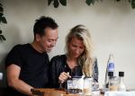 Amsterdam 10 augustus 2015  
Vivian Reijs met een kennis op terras.