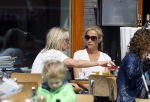 Amsterdam 17 juni 2015
Wendy v Dijk met een vriendin op terras