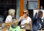 Amsterdam 17 juni 2015
Wendy v Dijk met een vriendin op terras