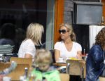 Amsterdam 17 juni 2015
Wendy v Dijk met een vriendin op terras