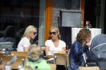 Amsterdam 17 juni 2015
Wendy v Dijk met een vriendin op terras