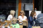 Amsterdam 17 juni 2015
Wendy v Dijk met een vriendin op terras