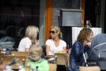 Amsterdam 17 juni 2015
Wendy v Dijk met een vriendin op terras
