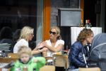 Amsterdam 17 juni 2015
Wendy v Dijk met een vriendin op terras