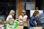 Amsterdam 17 juni 2015
Wendy v Dijk met een vriendin op terras