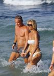 ibiza 29 juli 2015
Wendy v Dijk met Sem Lizzy haar moeder en man Erland Galjaard en zijn kinderen uit eerste huwelijk op strand van Coco beach. Herman den Blijker zijn zoon en vrouw alsmede John Ewbank dochter Day en Kelly Weekers zijn ook aanwezig