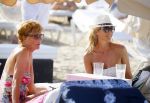 ibiza 29 juli 2015
Wendy v Dijk met Sem Lizzy haar moeder en man Erland Galjaard en zijn kinderen uit eerste huwelijk op strand van Coco beach. Herman den Blijker zijn zoon en vrouw alsmede John Ewbank dochter Day en Kelly Weekers zijn ook aanwezig