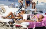 ibiza 29 juli 2015
Wendy v Dijk met Sem Lizzy haar moeder en man Erland Galjaard en zijn kinderen uit eerste huwelijk op strand van Coco beach. Herman den Blijker zijn zoon en vrouw alsmede John Ewbank dochter Day en Kelly Weekers zijn ook aanwezig
