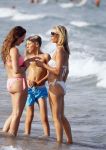 ibiza 29 juli 2015
Wendy v Dijk met Sem Lizzy haar moeder en man Erland Galjaard en zijn kinderen uit eerste huwelijk op strand van Coco beach. Herman den Blijker zijn zoon en vrouw alsmede John Ewbank dochter Day en Kelly Weekers zijn ook aanwezig