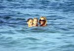 ibiza 29 juli 2015
Wendy v Dijk met Sem Lizzy haar moeder en man Erland Galjaard en zijn kinderen uit eerste huwelijk op strand van Coco beach. Herman den Blijker zijn zoon en vrouw alsmede John Ewbank dochter Day en Kelly Weekers zijn ook aanwezig