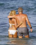 ibiza 29 juli 2015
Wendy v Dijk met Sem Lizzy haar moeder en man Erland Galjaard en zijn kinderen uit eerste huwelijk op strand van Coco beach. Herman den Blijker zijn zoon en vrouw alsmede John Ewbank dochter Day en Kelly Weekers zijn ook aanwezig
