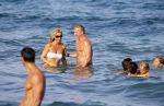ibiza 29 juli 2015
Wendy v Dijk met Sem Lizzy haar moeder en man Erland Galjaard en zijn kinderen uit eerste huwelijk op strand van Coco beach. Herman den Blijker zijn zoon en vrouw alsmede John Ewbank dochter Day en Kelly Weekers zijn ook aanwezig