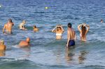 ibiza 29 juli 2015
Wendy v Dijk met Sem Lizzy haar moeder en man Erland Galjaard en zijn kinderen uit eerste huwelijk op strand van Coco beach. Herman den Blijker zijn zoon en vrouw alsmede John Ewbank dochter Day en Kelly Weekers zijn ook aanwezig