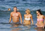 ibiza 29 juli 2015
Wendy v Dijk met Sem Lizzy haar moeder en man Erland Galjaard en zijn kinderen uit eerste huwelijk op strand van Coco beach. Herman den Blijker zijn zoon en vrouw alsmede John Ewbank dochter Day en Kelly Weekers zijn ook aanwezig