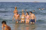 ibiza 29 juli 2015
Wendy v Dijk met Sem Lizzy haar moeder en man Erland Galjaard en zijn kinderen uit eerste huwelijk op strand van Coco beach. Herman den Blijker zijn zoon en vrouw alsmede John Ewbank dochter Day en Kelly Weekers zijn ook aanwezig