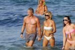 ibiza 29 juli 2015
Wendy v Dijk met Sem Lizzy haar moeder en man Erland Galjaard en zijn kinderen uit eerste huwelijk op strand van Coco beach. Herman den Blijker zijn zoon en vrouw alsmede John Ewbank dochter Day en Kelly Weekers zijn ook aanwezig