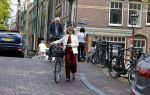 Amsterdam 10 augustus 2015     
Wim en Rita Kok op de fiets in Amsterdam.