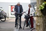 Amsterdam 10 augustus 2015     
Wim en Rita Kok op de fiets in Amsterdam.