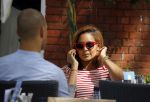 Amsterdam 11 augustus 2015
Winonah de Jong de jong met haar PA op terras