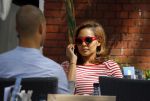 Amsterdam 11 augustus 2015
Winonah de Jong de jong met haar PA op terras