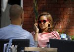 Amsterdam 11 augustus 2015
Winonah de Jong de jong met haar PA op terras