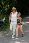 Amsterdam 10 juni 2015
Premiere Apenstreken bij kinderboederij in amsterdamse bos met oa Yvon Jaspers en Kim Lian v d Meij. Yvon met man en kinderen