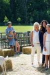 Amsterdam 10 juni 2015
Premiere Apenstreken bij kinderboederij in amsterdamse bos met oa Yvon Jaspers en Kim Lian v d Meij. Yvon met man en kinderen