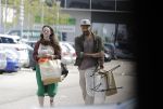 Zaandam 3 juli 2016
Alain Clark met zijn nieuwe vriendin Priscilla Martinez aan het winkelen bij loods 5