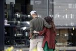 Zaandam 3 juli 2016
Alain Clark met zijn nieuwe vriendin Priscilla Martinez aan het winkelen bij loods 5