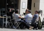 Amsterdam 15 juli 2016
Barry en Sandra Hay op terras met vrienden waaronder Ruben Nicolai en Regina Romeijn.