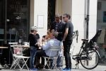 Amsterdam 15 juli 2016
Barry en Sandra Hay op terras met vrienden waaronder Ruben Nicolai en Regina Romeijn.