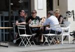 Amsterdam 15 juli 2016
Barry en Sandra Hay op terras met vrienden waaronder Ruben Nicolai en Regina Romeijn.