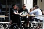 Amsterdam 15 juli 2016
Barry en Sandra Hay op terras met vrienden waaronder Ruben Nicolai en Regina Romeijn.