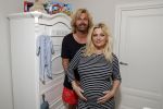 Wateringen 19 juli 2016 
Bobbi Eden ( zwanger ) met haar man Mark Laurenz in hun babykamer.