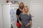 Wateringen 19 juli 2016 
Bobbi Eden ( zwanger ) met haar man Mark Laurenz in hun babykamer.