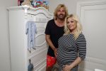 Wateringen 19 juli 2016 
Bobbi Eden ( zwanger ) met haar man Mark Laurenz in hun babykamer.