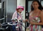 Amsterdam 23 juli 2016 
Carice v Houten krijgt bezoek aan huis