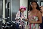 Amsterdam 23 juli 2016 
Carice v Houten krijgt bezoek aan huis